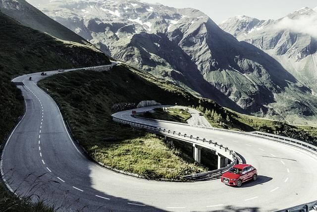 Der RS Q3 sprintet in rund fünf Sekunden auf Tempo 100