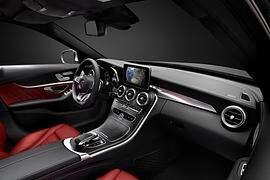 Neue Mercedes Benz C-Klasse - Überholen auf der inneren Spur