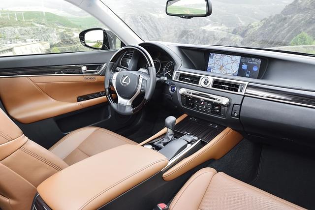 Am 11. Januar steht der GS 300h in fünf Versionen bei den Händlern.