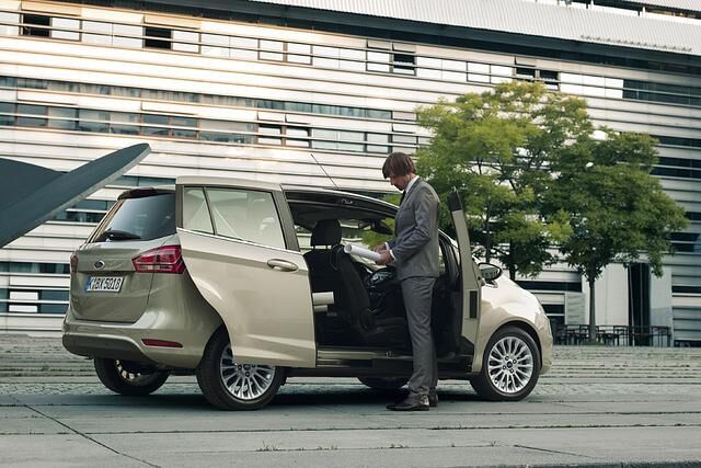 Die Schiebetüren sind ungemein praktisch in engen Parklücken