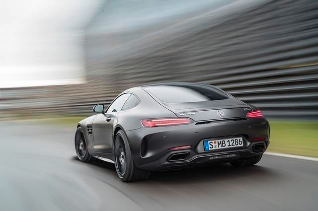 Der Mercedes-AMG GT C wird als Edition 50 in zwei Designo-Lackierungen angeboten 