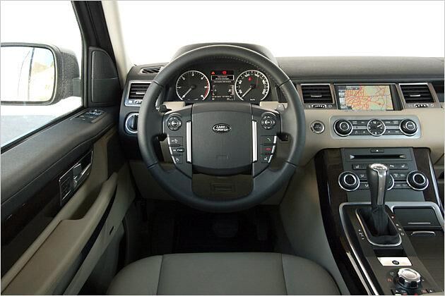 Sachlich und ohne viel Schnörkel: Das Cockpit präsentiert sich aufgeräumt