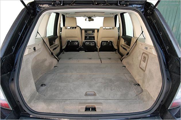 Maximal 2.013 Liter passen in das SUV - und einen ebenen Ladeboden gibt es dazu