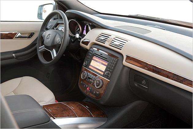 In der Facelift-Generation zu haben: Zweifarbig gestaltete Innenräume