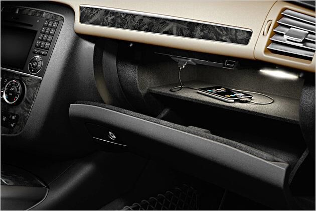 Im Handschuhfach sitzt der Anschluss für den MP3-Player