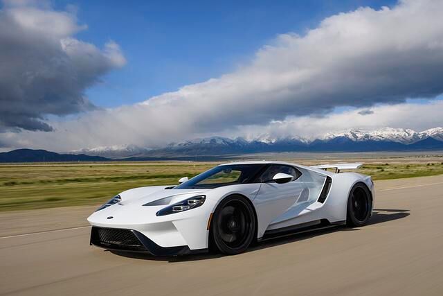 Aus nur 3,5 Litern Hubraum holt der Ford GT irrwitzige 482 kW/656 PS