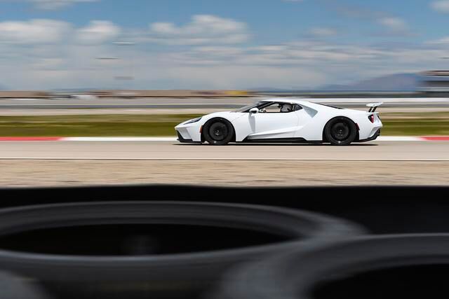 Der GT beschleunigt in 2,8 Sekunden von null auf Tempo 100