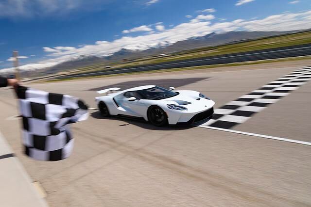 In Le Mans hat Ford mit dem GT gewonnen, auch hier kommt er ins Ziel