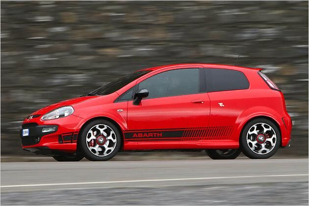 Front- und Heckschürze gehen direkt in die Seitenschweller über