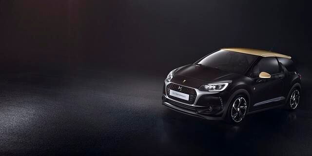 Ein Torsen-Sperrdifferential, Brembo-Bremsen, Spurverbreiterungen und Tieferlegung sorgen dafür, dass man die üppige Leistung und die bis zu 300 Newtonmeter Drehmoment  auf die Straße bringt