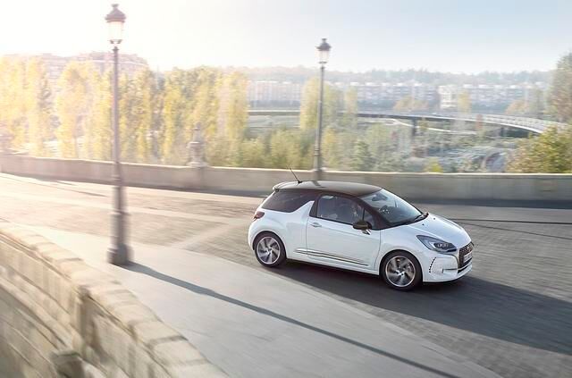 Der Performance-DS ist konsequent gefedert und auf den 18-Zoll-Felgen wurde eine gefühlt nur hauchdünne Gummischicht aufgetragen