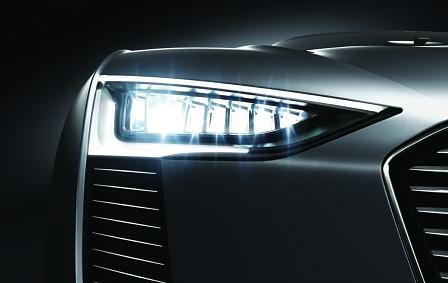 Für Motorhaube und zahlreiche Aerodynamik-Elemente wurde Karbon verwendet.
