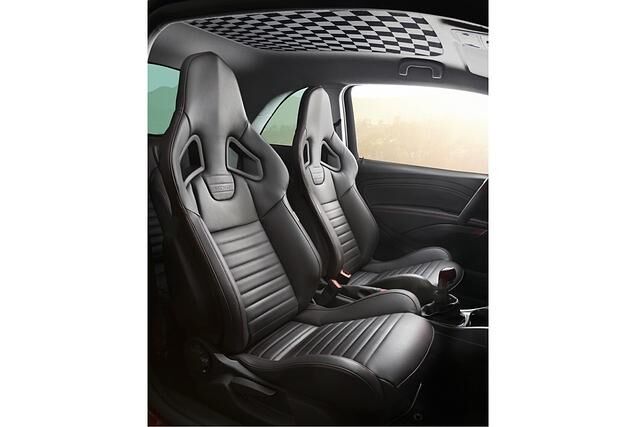 Die mindestens 1.300 Euro teuren Recaro-Sportsitze sind eine gute Investition, geben sie doch den nötigen Halt. Legt man dabei Wert auf Leder kosten sie allerdings 2.000 Euro