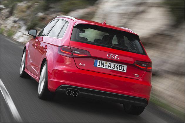 Auch der grau abgesetzte Diffusoreinsatz ist Teil des 1.660 Euro teuren S-linie-Exterieurpakets