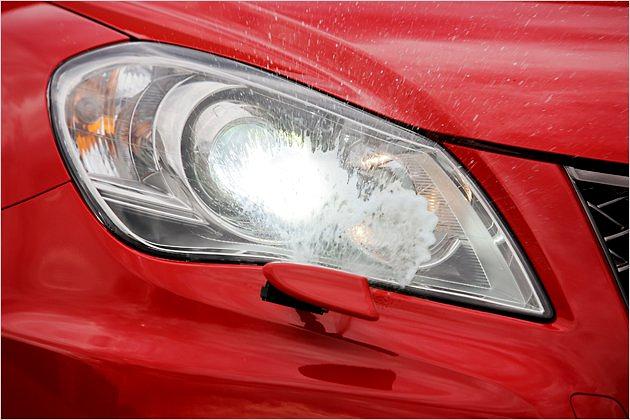 Xenon-Scheinwerfer plus Reinigungsfunktion sind im Preis inklusive