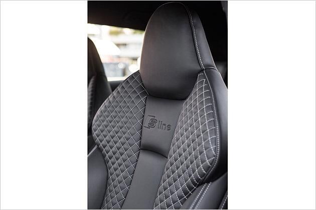 Optional werden S-line-Sportsitze mit integrierten Kopfstützen angeboten