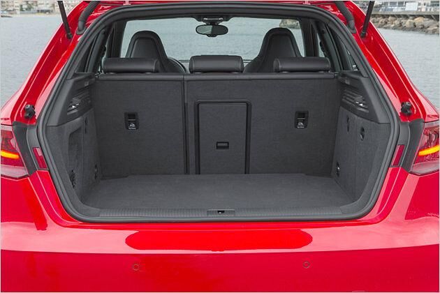 Der gut zugängliche Gepäckraum fasst 380 Liter