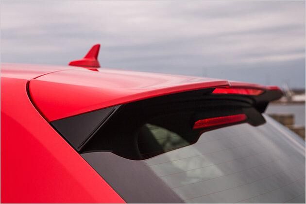 Der Dachkantenspoiler ist Bestandteil des S-line-Exterieurpakets