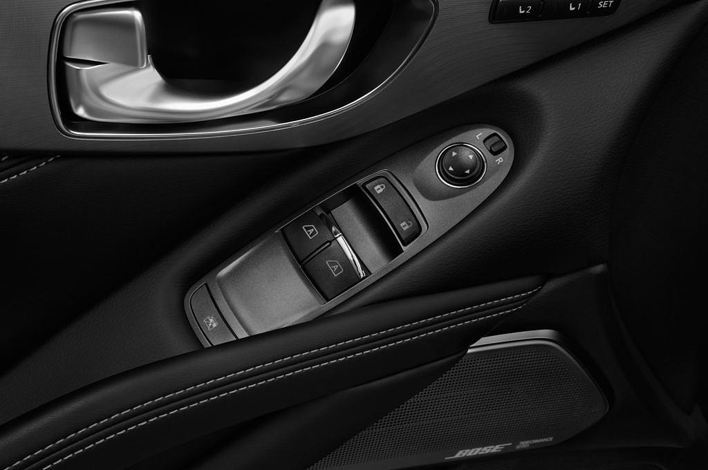 Infiniti Q60 (Baujahr 2017) Premium 2 Türen Bedienungselemente Tür