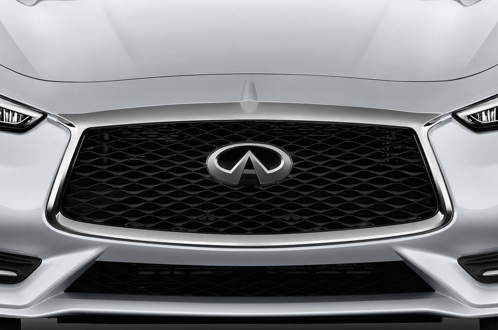 Infiniti Q60 (Baujahr 2017) Premium 2 Türen Kühlergrill und Scheinwerfer