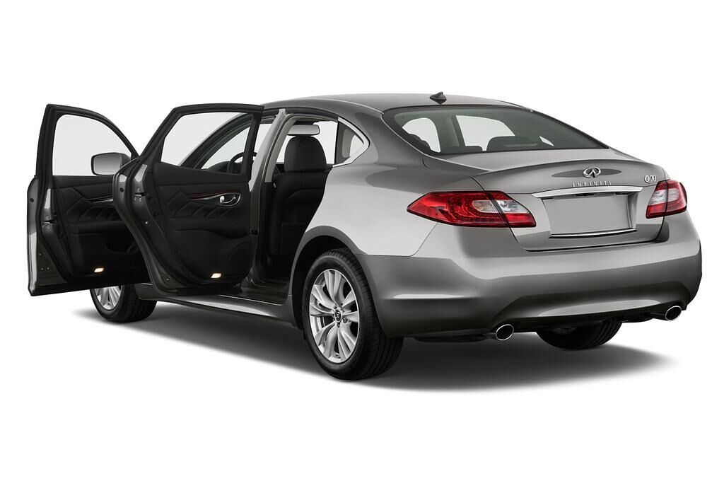 Infiniti Q70 (Baujahr 2014) 3.7 V6 7AT 4 Türen Tür geöffnet