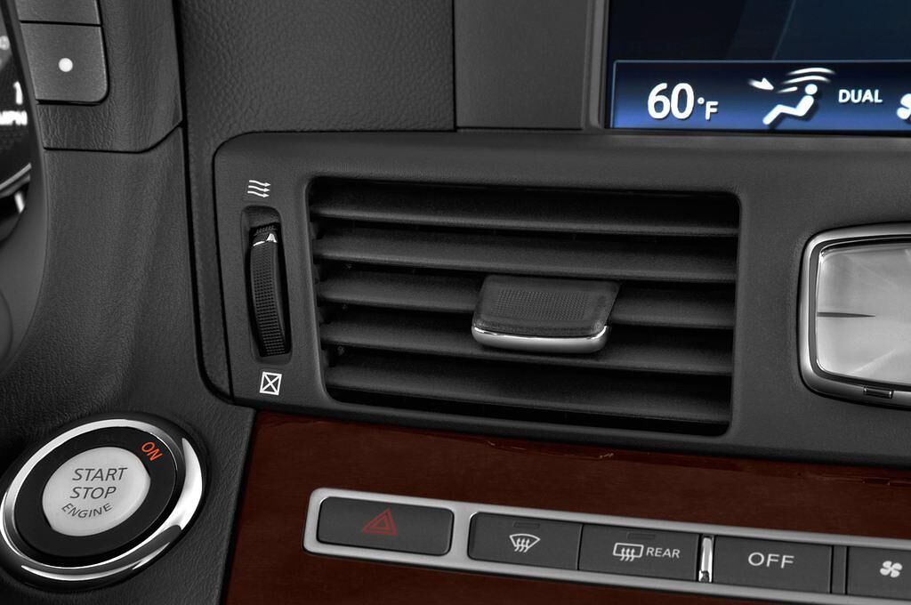 Infiniti Q70 (Baujahr 2015) Sport Tech 4 Türen Lüftung