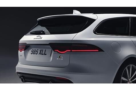 Die Heckklappe ist gestengesteuert.