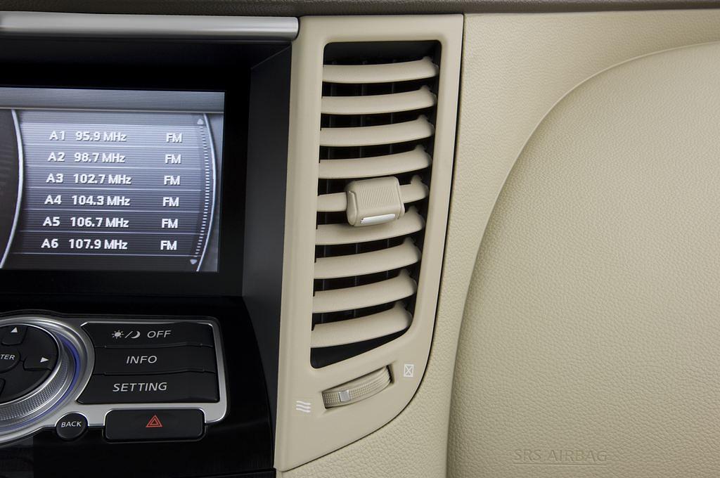 Infiniti FX (Baujahr 2010) GT Premium 5 Türen Lüftung