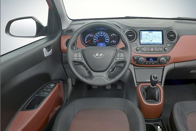 Einzige nennenswerte Neuerung im Innenraum des i10 ist ein modernes Infotainmentsystem mit Sieben-Zoll-Touchscreen