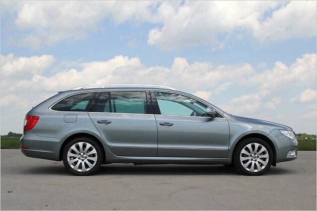 Mit 4,84 Meter ist der Superb Combi genauso lang wie die Limousine