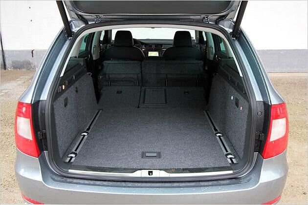 Das ist erst der Fall, wenn auch die Sitzflächen nach vorne geklappt sind