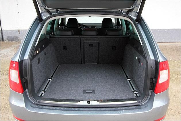Im Normalzustand fasst das Gepäckabteil des Superb Combi 633 Liter