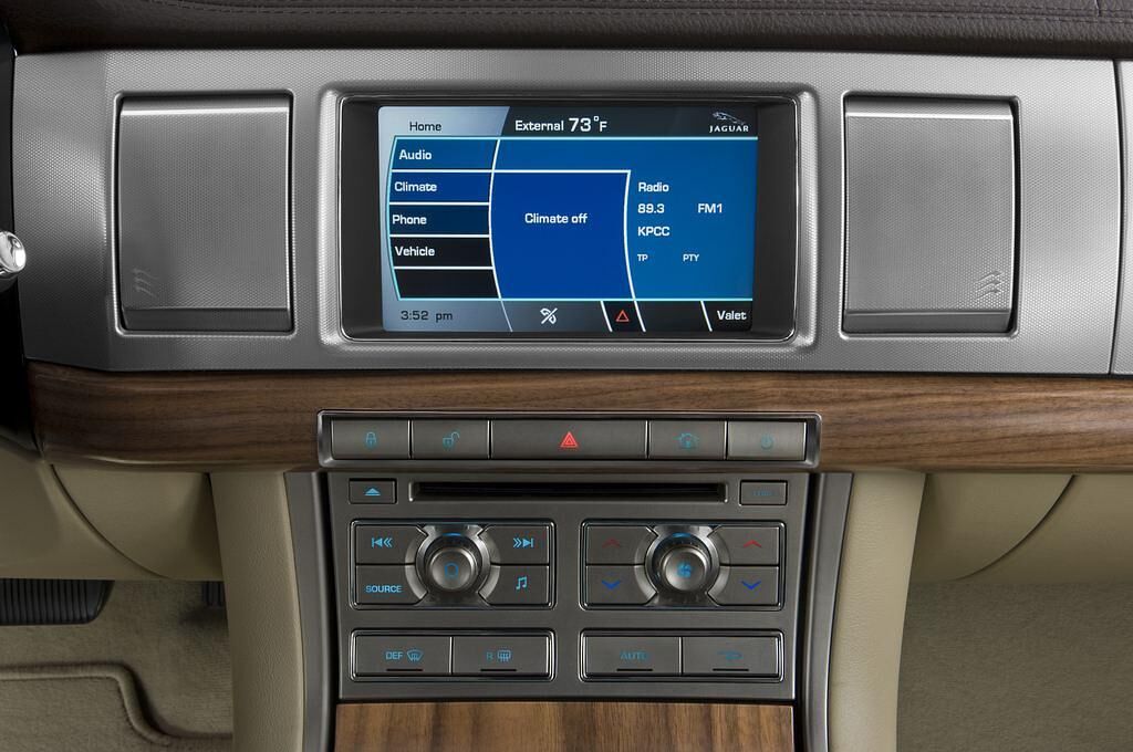 Jaguar XF (Baujahr 2011) Luxury 4 Türen Radio und Infotainmentsystem