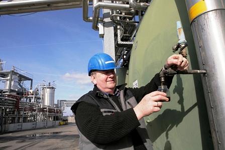 Biodieselprobe bei Petrotec