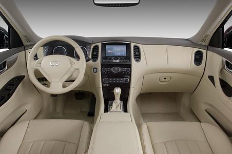 Infiniti QX50 (Baujahr 2014) 3.7 5 Türen Cockpit und Innenraum