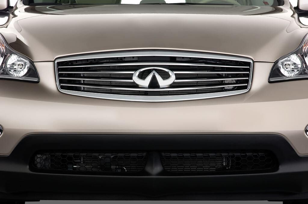 Infiniti QX50 (Baujahr 2014) 3.7 5 Türen Kühlergrill und Scheinwerfer
