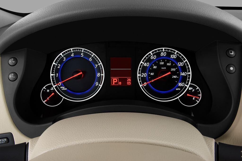 Infiniti QX50 (Baujahr 2014) 3.7 5 Türen Tacho und Fahrerinstrumente