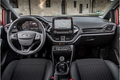 Das Cokpit des neuen Ford Fiesta ist aufgeräumt und übersichtlich