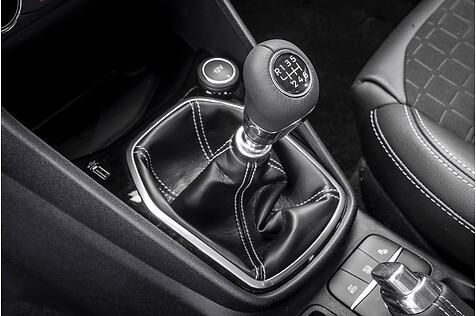 Der Ford Fiesta bietet eine knackige Handschaltung