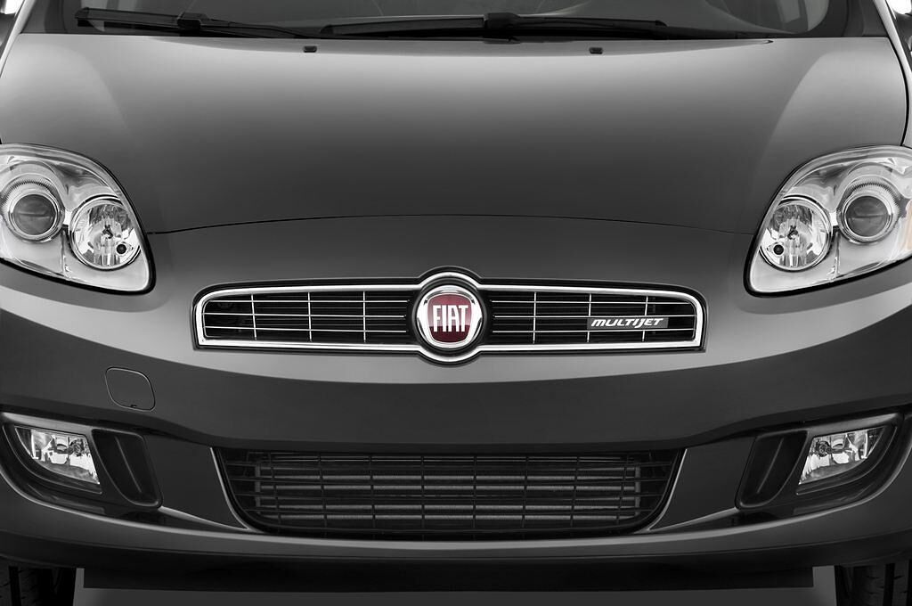 FIAT Bravo (Baujahr 2010) Active 5 Türen Kühlergrill und Scheinwerfer