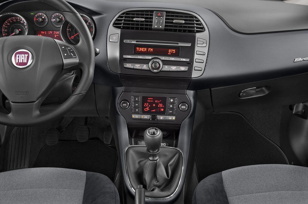 FIAT Bravo (Baujahr 2010) Active 5 Türen Mittelkonsole