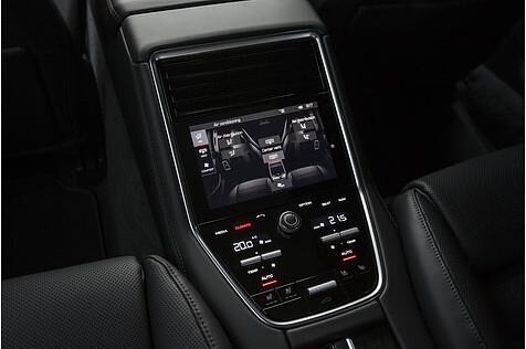 Die Bedieneinheit im Fond des Porsche Panamera Sport Turismo Turbo
