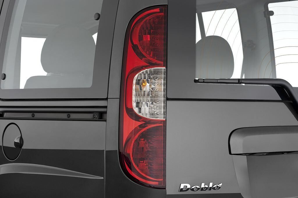 FIAT Doblo (Baujahr 2010) Dynamic 5 Türen Rücklicht
