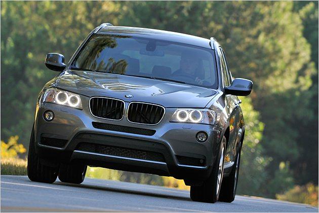 Mit aufrecht stehender Niere guckt der X3 nach vorn