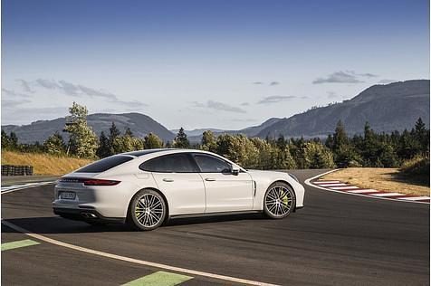 Porsche Panamera Turbo S E-Hybrid - 5,05 Meter lang