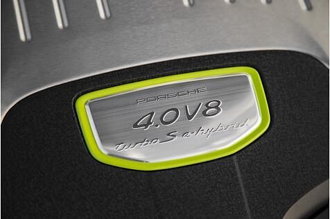 Porsche Panamera Turbo S E-Hybrid - der vier Liter große Doppelturbo wird von einem 136 PS starken Elektroaggregat unterstützt