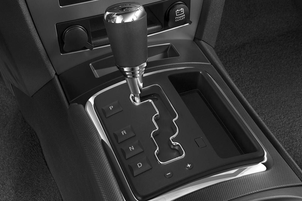 Jeep Commander (Baujahr 2009) Limited 5 Türen Schalthebel