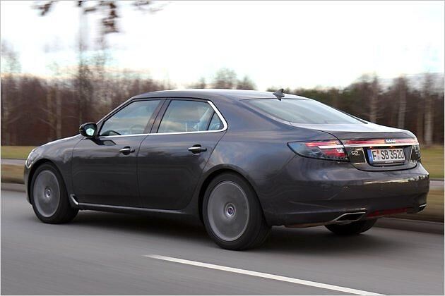 Das recht flach stehende Heckfenster verschlechtert die Sicht nach hinten