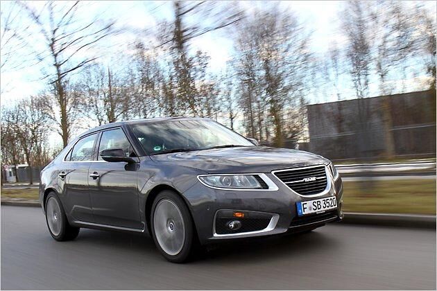 Das Topmodell Aero fährt mit 245er-Bereifung auf 19-Zoll-Alufelgen