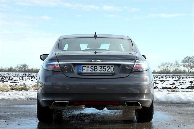 Üppige Schriftzug-Vielfalt am Heck: Wir testeten den 9-5 2.8T V6 Aero XWD